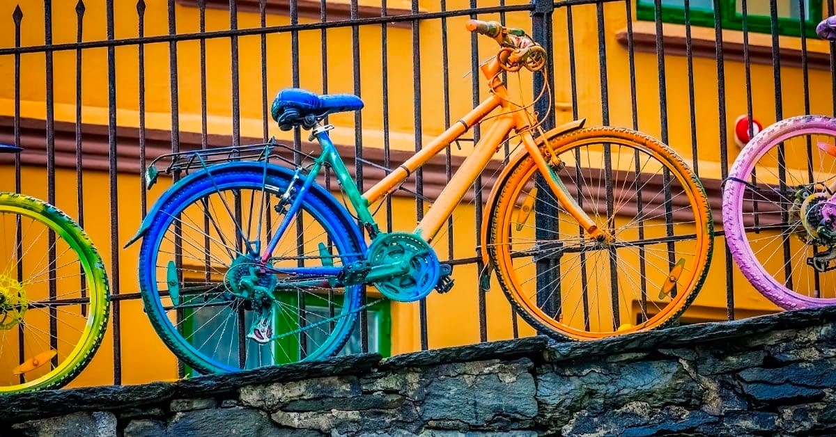 Bicis de colores que deben ser pintadas