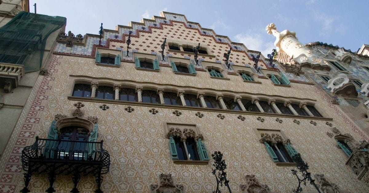 Las 6 fachadas más famosas de Barcelona 1 | Potspintura.com