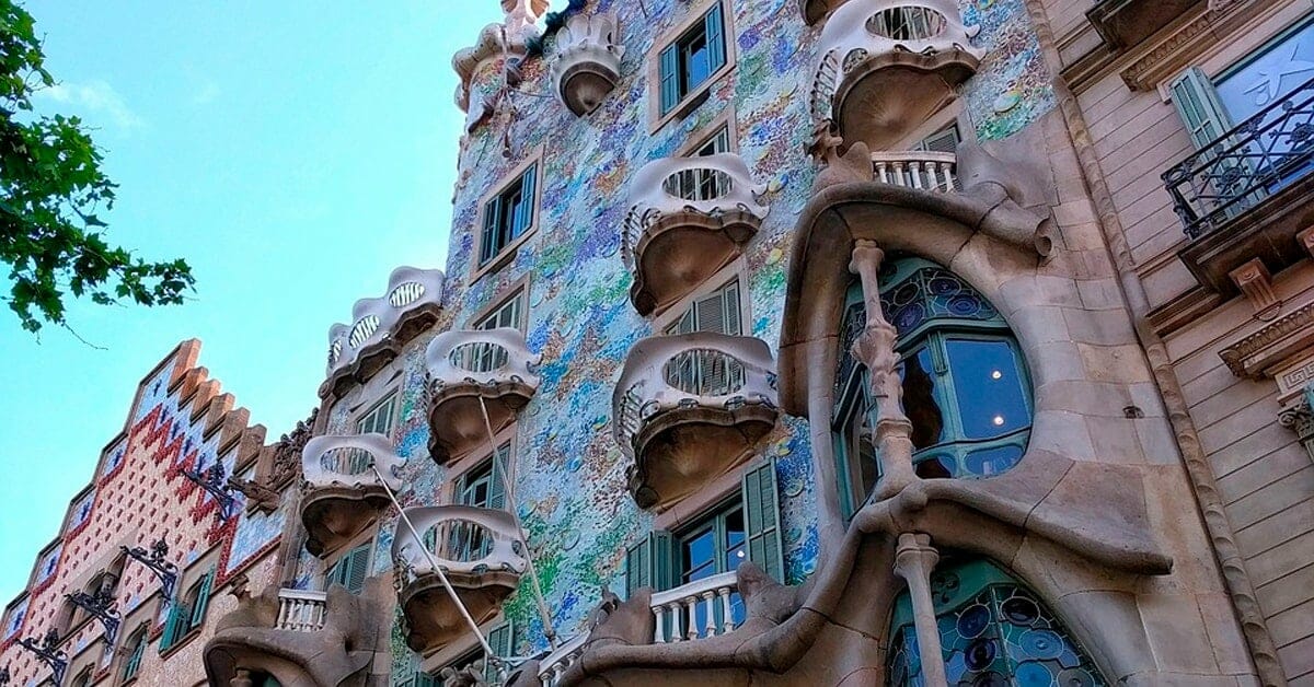 Las 6 fachadas más famosas de Barcelona 3 | Potspintura.com