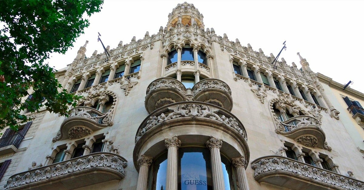 Las 6 fachadas más famosas de Barcelona 2 | Potspintura.com