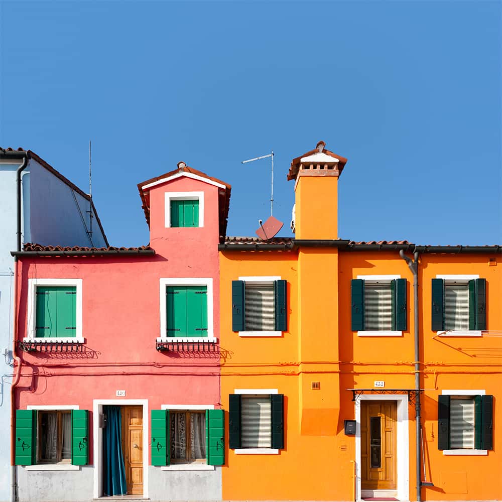 fachadas-anapurna_0000_colorful-houses-PC3G8LE-min.jpg