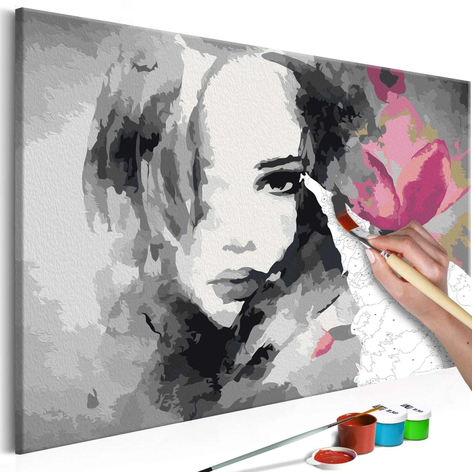 Cuadro para colorear - Retrato en blanco y negro con una flor rosa 1 | Potspintura.com
